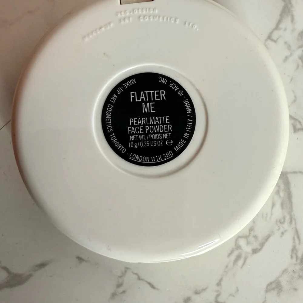 MAC Cosmetics x Archie's Girls Pearlmatte Face Powder in Flatter Me NIP